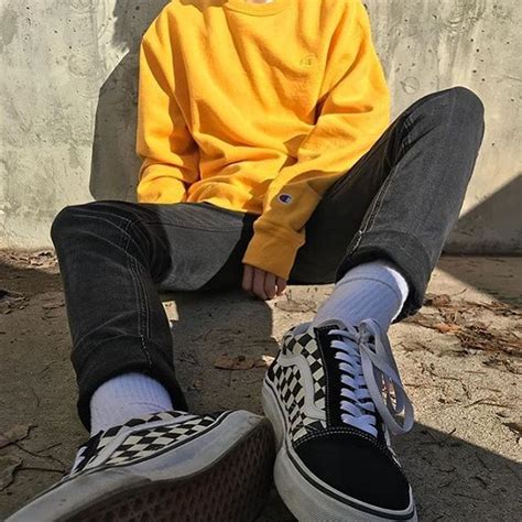 Ideas for how to style everyday grunge. Yellow champion crewneck: Yes or No ? | Streetwear outfit ...