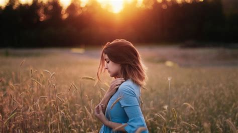 Girl Standing In Corn Field Sunset Evening 4k Wallpaperhd Girls
