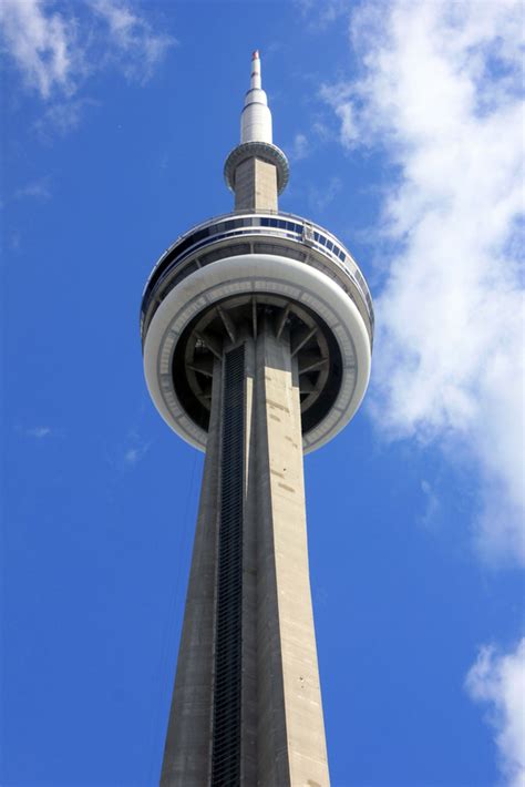 Места торонто путешествия и транспорт cn tower / la tour cn. CN Tower up close in Toronto, Ontario, Canada image - Free ...