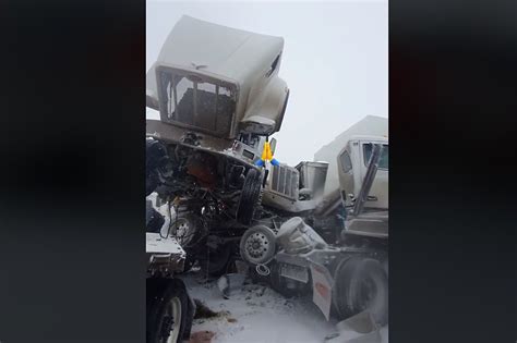 Major Pileup On Interstate 80 In Wyoming Graphic Video