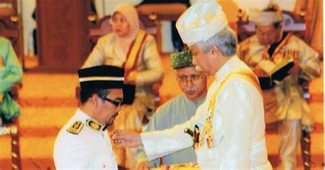 It was built and completed in 1932, and officiated by tuanku muhammad the istana lama seri menanti, is one of the famous landmarks in kuala pilah district, negeri sembilan, malaysia is made in part of chengal. nadzri: Kurniaan Pingat dan Darjah Kebesaran di Istana ...