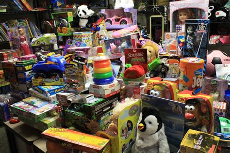 Free download toys Wallpapers Download free toys Christmas Help Needed