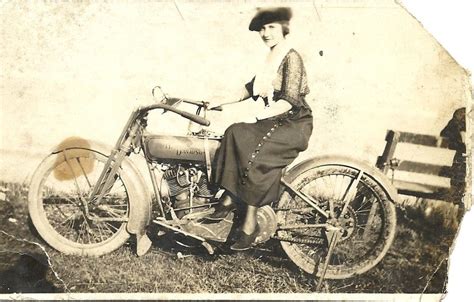 An Archive Of Women Who Ride Harley Davidson History Motorcycle