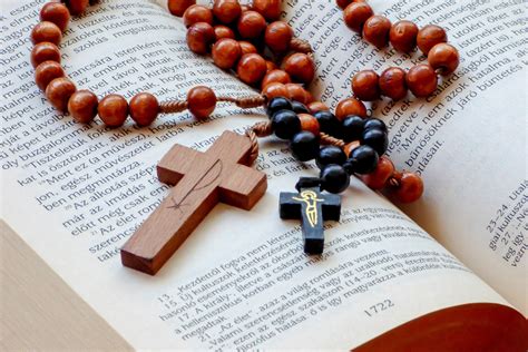 Bible And Rosary Wallpapers Wallpaper Cave