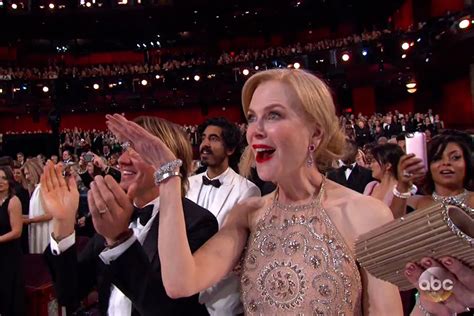Nicole Kidman Explains Her Seal Like Clapping At Oscars 20170308