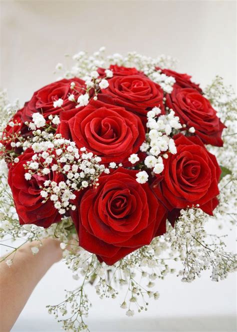 A Beautiful Bouquet Of Red Roses And Gypsophila Wedding Cake Fresh