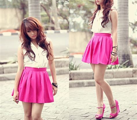 a hot pink skirt white button up blouse and hot pink wedges hot pink skirt outfit pink