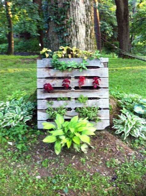These diy pallet projects are the essentials you will want to learn if you're going to build from pallet wood. Creating a vertical garden and flower - DIY from Euro ...
