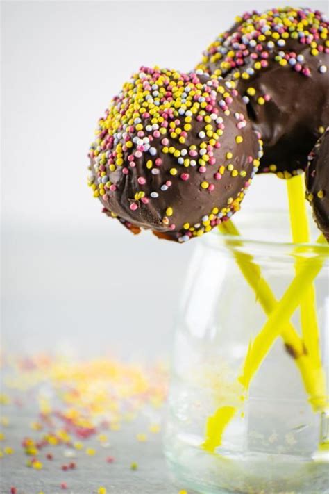 Make these chocolate cake pops with your favorite chocolate cake recipe! How to Make Cake Pops with a Mold | Recipe | Cake pops, Cake pops how to make, How to make cake