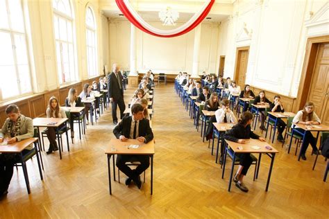 Sesja maturalnych egzaminów pisemnych potrwa od 4 do 20 maja/fot. MATURA USTNA POLSKI 2016 TEMATY 16.05: Pytania na maturze ...