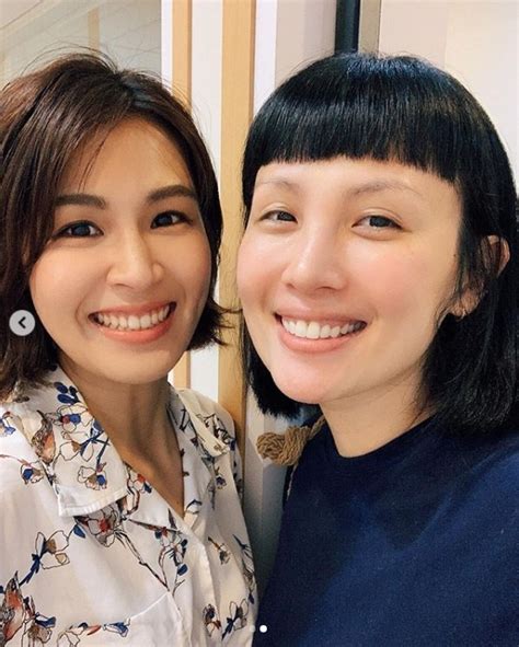 你啊你啊 作詞：魏如萱 作曲：魏如萱 我最喜歡和你一起發生的 是最平淡最簡單的日常 面對面看著彼此咀嚼食物 是最平靜最安心的時光 我不喜歡你和別人發生的 是最曖昧最不明的隱藏 面對面看著彼此假裝正常 是最可怕最噁心的事啊 欸嗚欸嗚欸欸 嗚嗚嗚喔喔 咦耶咦耶欸 嗚嗚嗚喔喔 咦耶咦耶欸. 半個月前才放話「今年一定要縫雙眼皮」! 魏如萱淤血照曝光：我去弄了 | ETtoday星光雲 | ETtoday新聞雲