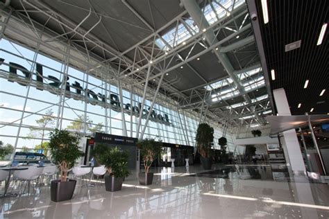 Olvasson utazói értékeléseket, tekintse meg a fényképeket, és foglalja le szállását zürich flughafen station közelében a. Interview: Flughafen Bratislava - Auf der Suche nach neuen ...