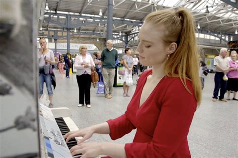 Watch British Pop Star Freya Ridings Performs Hit Song In Dublin Train
