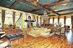 295 likes · 2 talking about this. Interni casa michael jackson - IN VENDITA LA CASA DI ...