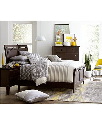 Ember piece queen bedroom furniture set dresser. Furniture CLOSEOUT! Edgewater Bedroom Furniture Collection ...