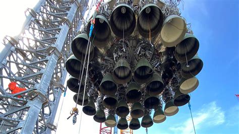 Spacex Moves The Super Heavy Booster 4 With 29 Raptor Engines To The