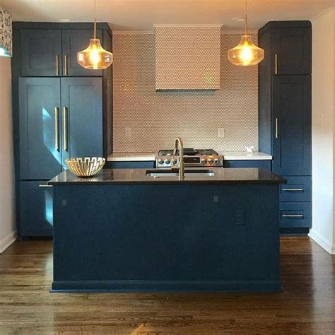 See an easy, chalk paint i'd never painted furniture with chalk paint before, and this chalk paint cabinet makeover was an i am seriously contemplating all drawers when we renovate the kitchen. Annie Sloan Stockists Creative Finishes Studio made this ...