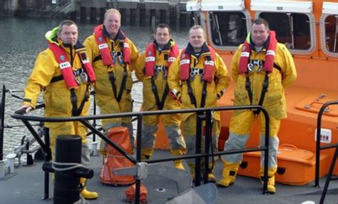 Lifeboat Crew Receives Courageous Rescue Honour Bbc News