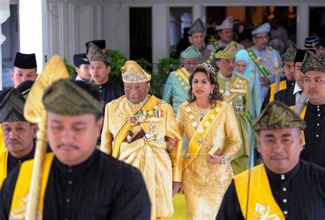 (video)) perkahwinan diraja pahang dan johor pada tahun 1986 sejarah yang cukup bernilai tinggi untuk tontonan rakyat. Maharum Bugis Syah (MBS): Hari Keputeraan Sultan Pahang Ke-85