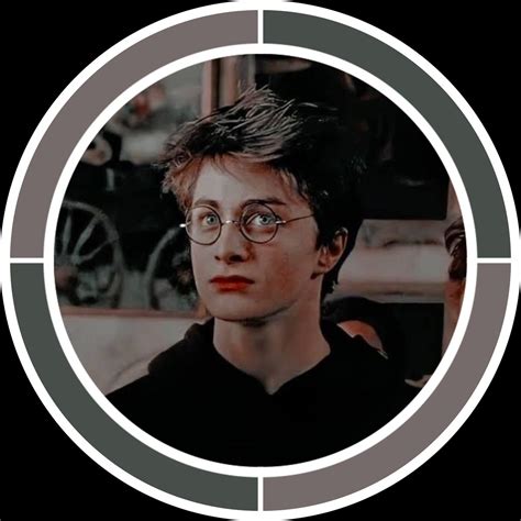 𝙃𝙖𝙧𝙧𝙮 𝙅𝙖𝙢𝙚𝙨 𝙥𝙤𝙩𝙩𝙚𝙧 In 2021 Harry Potter Icons Harry James Potter