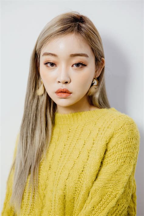 Chuu Saeeun Asian Hair Blonde Highlights Blonde Asian Korean