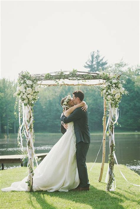 How to, tips, and advice how to decorate for a home wedding. 20 DIY Floral Wedding Arch Decoration Ideas