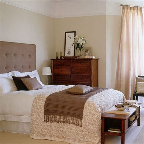 lovely calm  sophisticated bedroom  cream walls  carpets
