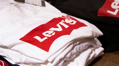 Levi Strauss Levi Stock Pops On Q2 Earnings Beat Dividend Raise