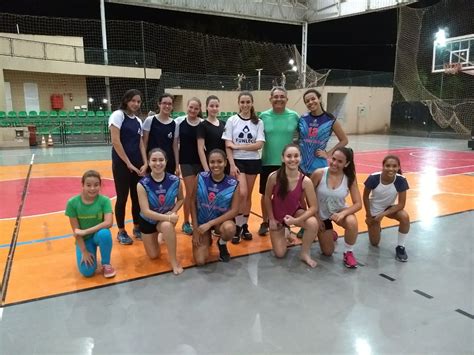 equipe feminina de basquete se prepara para disputar estadual o marvado