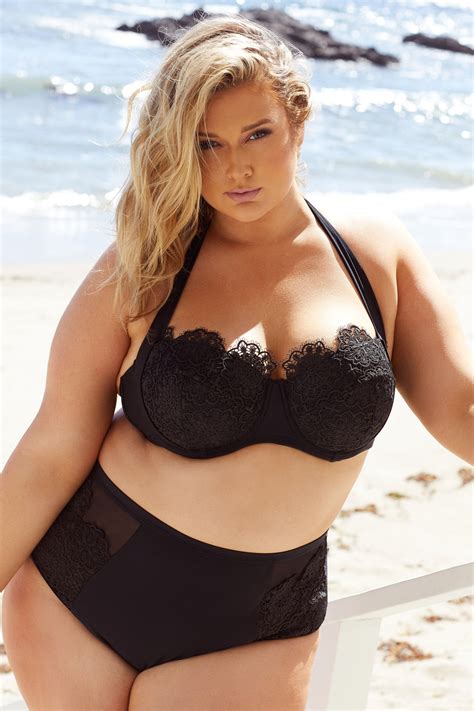 What Its Like To Shop For Plus Size Swimwear According To Hunter