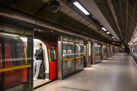 Key City Of London Subway Line To Reopen As Workers Trickle Back