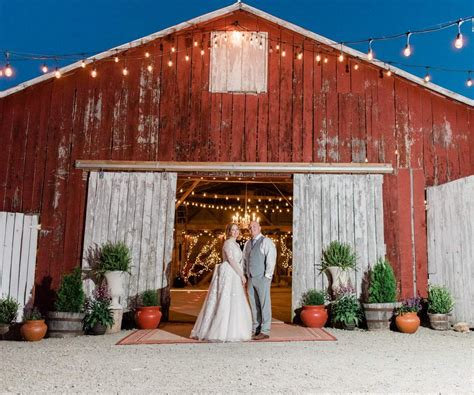 All Inclusive Wedding Venue In The Missouri Country Side Located On A
