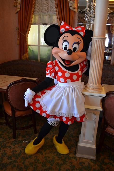 Meeting Minnie Mouse at Minnie & Friends: Breakfast in the… | Flickr