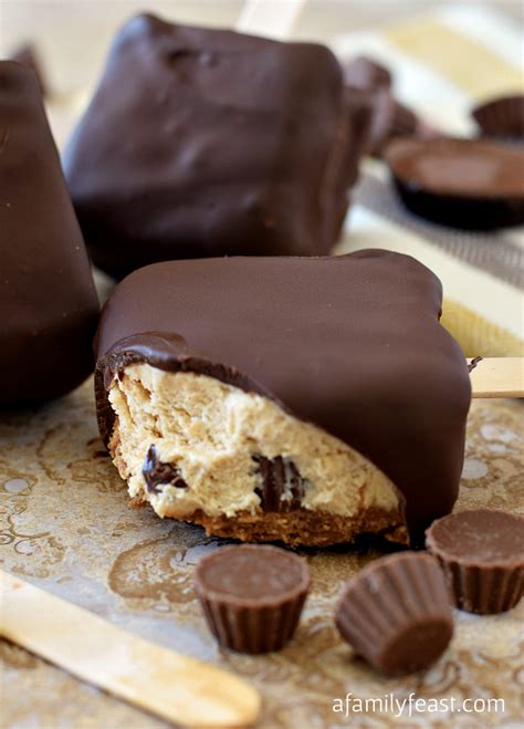 Our light and creamy filling made with crunchy peanut butter, is put into our chocolate graham crust. REESE'S 'Dream Team' Chocolate Peanut Butter Pie Pops - A ...