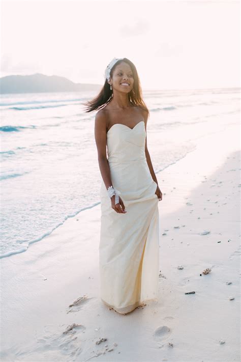 Braut bereiten braut für die hochzeit. Seychellen www.octaviaplusklaus.com | Hochzeitskleid ...