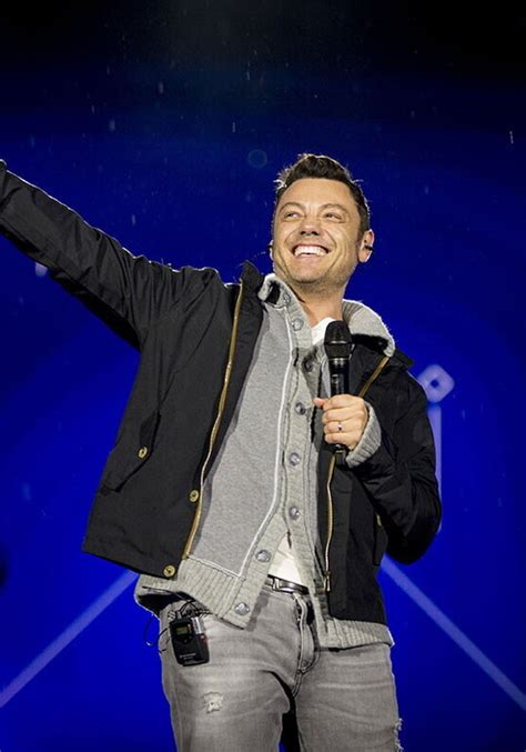 News Radioitalia Tiziano Ferro Porta Anche I Figli In Tour Negli