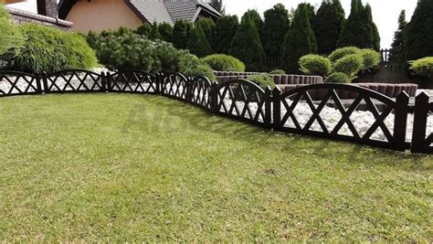 La barrière pour chien fut inventée pour des raisons primordiales. Petite barrière jardin pour délimiter le terrain et ...