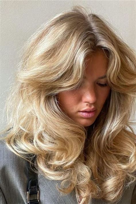 Fluffy Hair Is The S Blonde Trend All Over Instagram Right Now Bouncy Hair Blowout Hair
