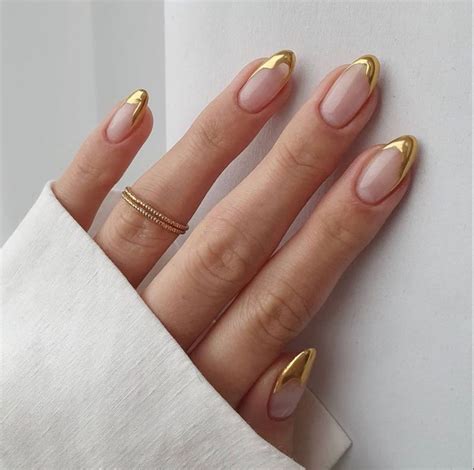 20 Elegant Gold Nails You Should Try In 2021 The Glossychic