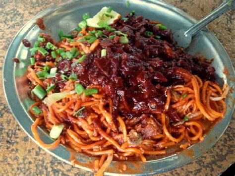 Mee sotong is one of those dishes that can only be found in penang and in this video we went to the famous hameed pata mee. Mee Sotong Hameed Pata Makan Sekali Nak Lagi - Saji.my