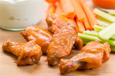 Slathered in melted butter, chopped garlic, parsley, and a whole lot of. Parboil And Baked Chicken Wingd - Crispy Baked Chicken Wings Sip And Spice / When they bake ...