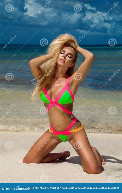 Sch Nheit In Einem Bikini Auf Dem Strand In Der Dominikanischen Republik Stockfoto Bild Von