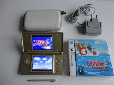 It was of a much smaller size, with improved design and brighter screens. Zelda Edition Nintendo DS Lite Gold + Zelda Phantom ...