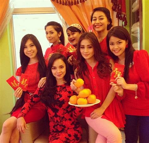 Tak hairanlah jika wawa zainal dan aeril zafrel sebagai salah satu artis terkaya di malaysia. enkaljarjar: Nora Danish dan wawa zainal pakai gaun ketat