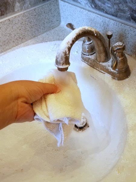 The Easiest And Best Way To Clean A Porcelain Sink