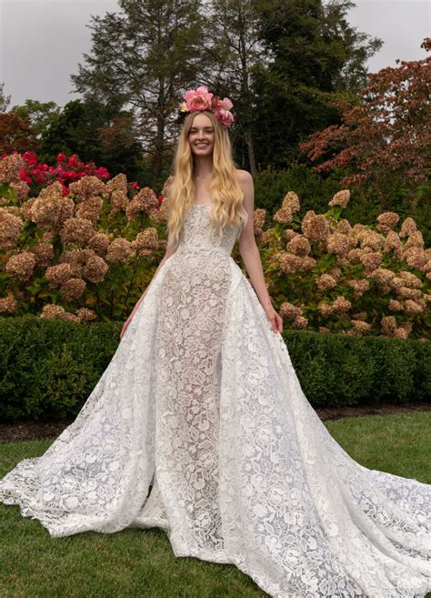 2023 Wedding Dress Trends You Ll Be Seeing Everywhere Say Yes To The Dress Tlc