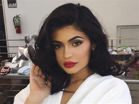 What did kylie jenner post on instagram? Someone re-created Kylie Jenner's Instagram pics with her ...
