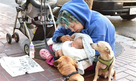 Homeless Mom Receives Backlash For Having Baby On Streets Smag31