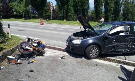 Looking for motorola 3 phone? Incidente auto moto a Bodio - VareseNews - Foto