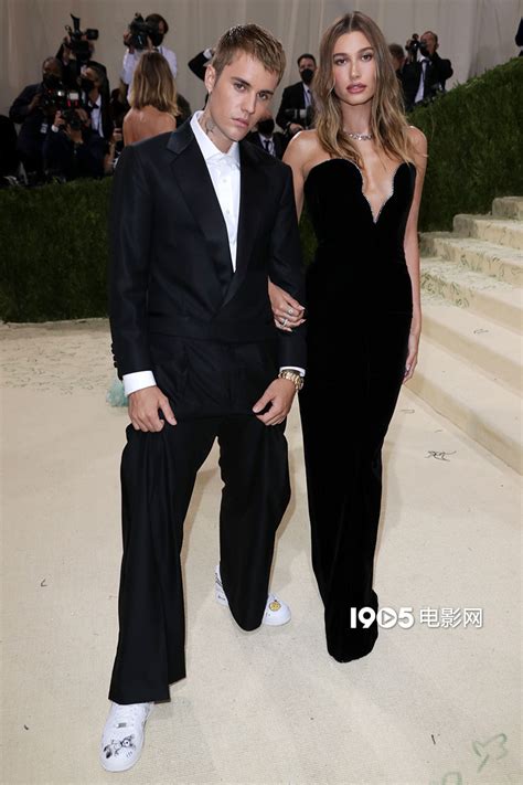 Bieber Hayley And Met Gala Love And Fit Together In Black Couple